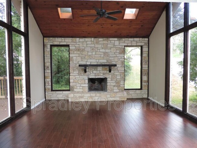 Building Photo - 2510 Canyon Cliff Dr