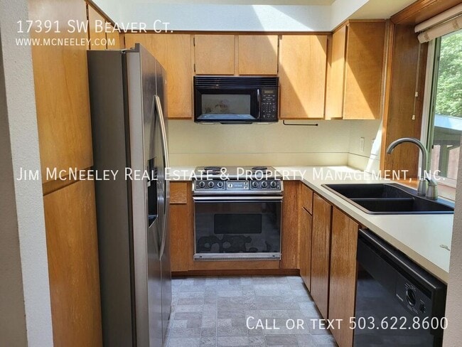Building Photo - 17391 SW Beaver Ct