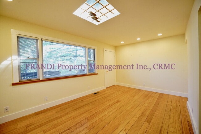 Foto del edificio - 839 Reichert Ave