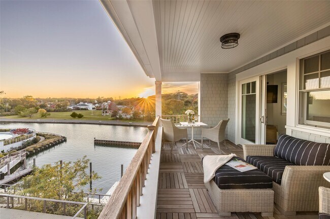 Foto del edificio - 65 Old Boathouse Lane S