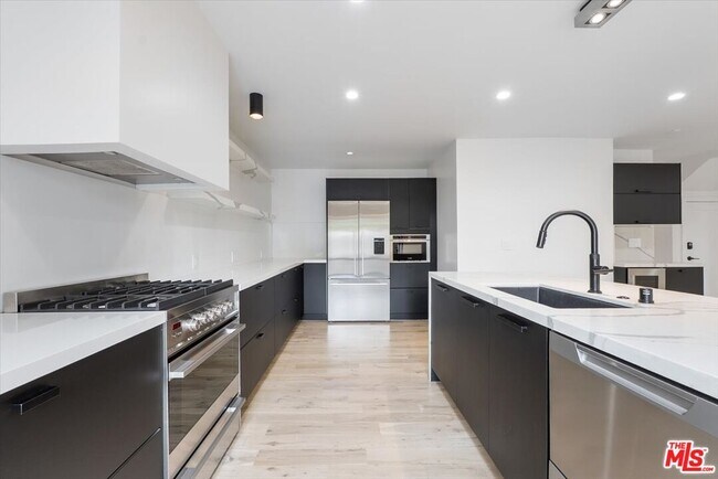 Foto del edificio - 3490 St Susan Pl