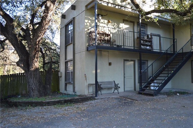 513 Pecan Grove Rd Unit 207 Austin Tx 78704 Apartment For Rent Primary Photo 513 Pecan Grove Rd
