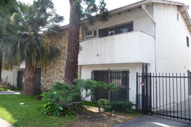 Foto del edificio - 13520 Victory Blvd