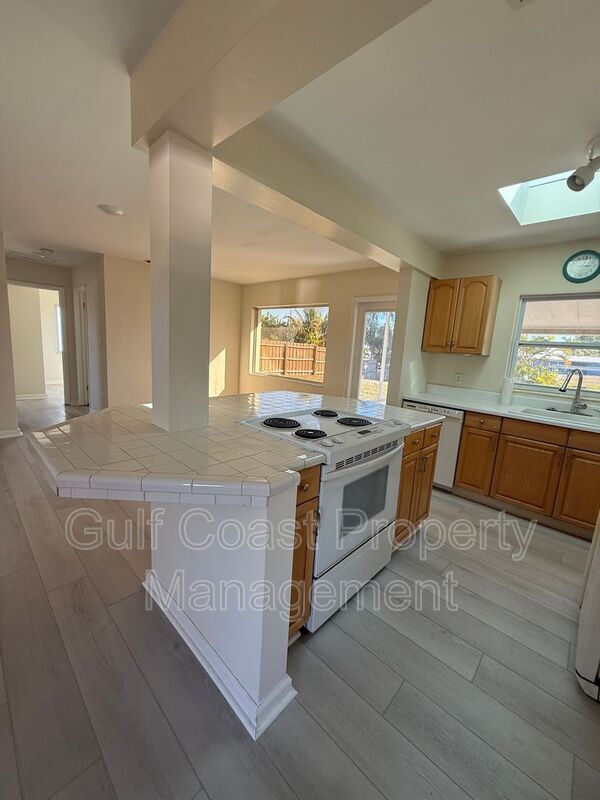 Building Photo - 220 Mentel Terrace