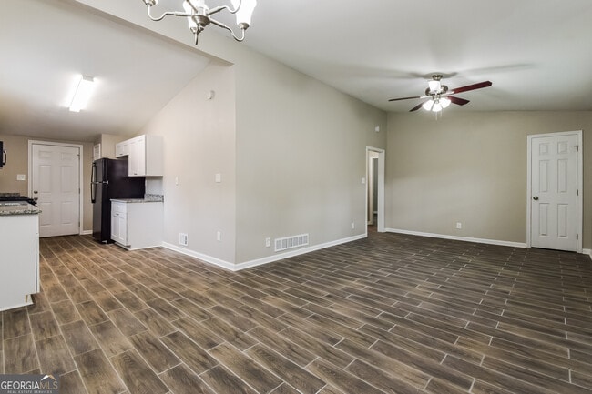 Building Photo - 3476 Tulip Dr