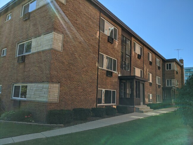 Exterior - 922 Hinman Ave