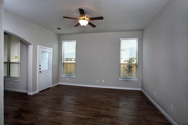 Building Photo - 113 Lakeview Ct