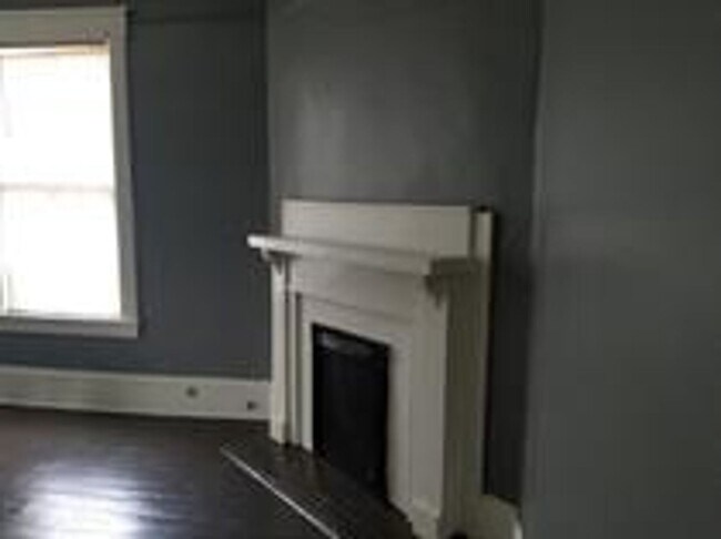 Building Photo - 1106 E 33rd St
