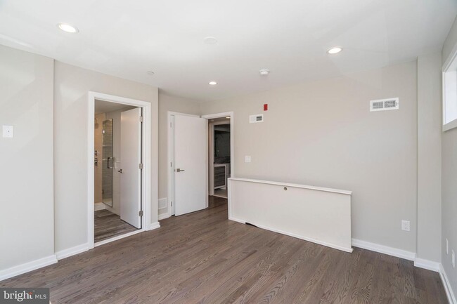 Foto del edificio - 1701 Bainbridge St