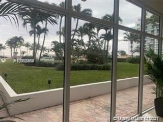 Foto del edificio - 5005 Collins Ave