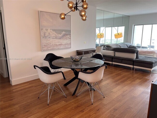 Foto del edificio - 500 Bayview Dr