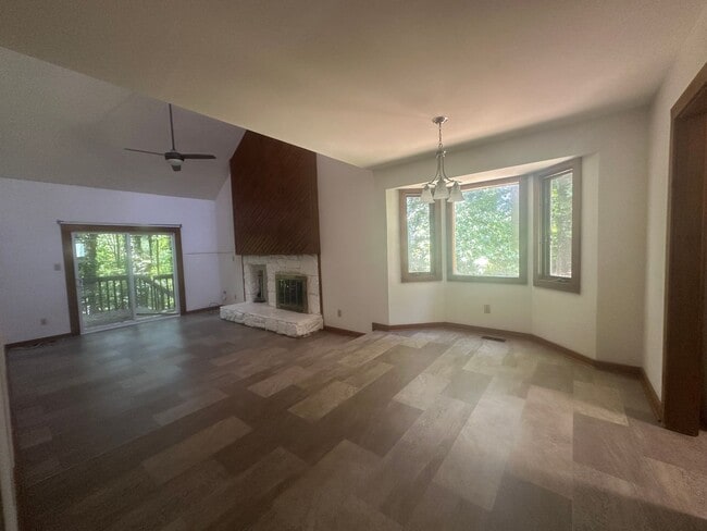 Building Photo - 5652 Thea Ln