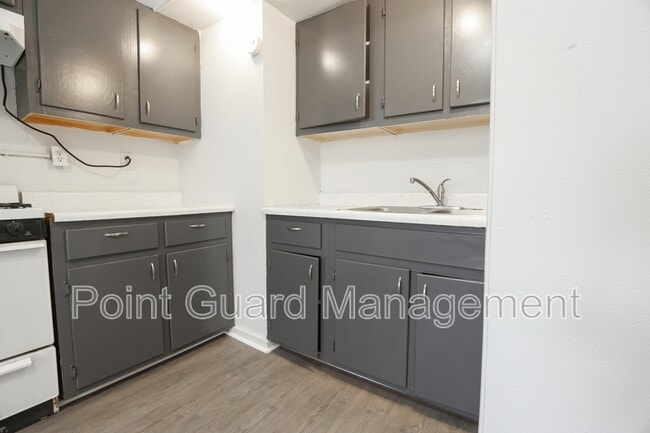 Building Photo - 102 N 38th Ave