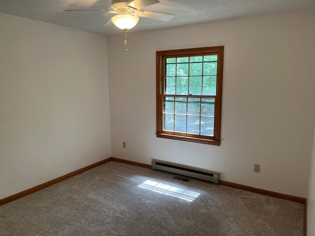 Building Photo - 316 Lakewood Dr