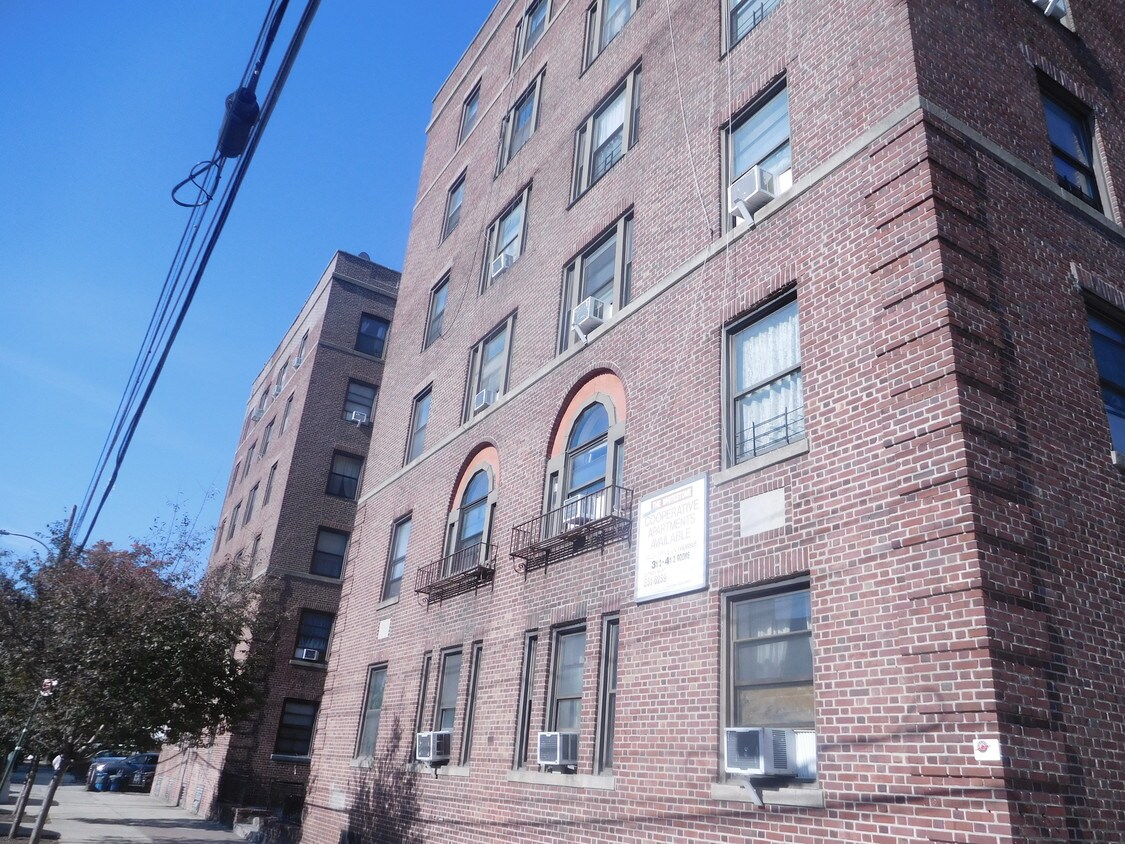 Primary Photo - 33-38 Parsons Blvd