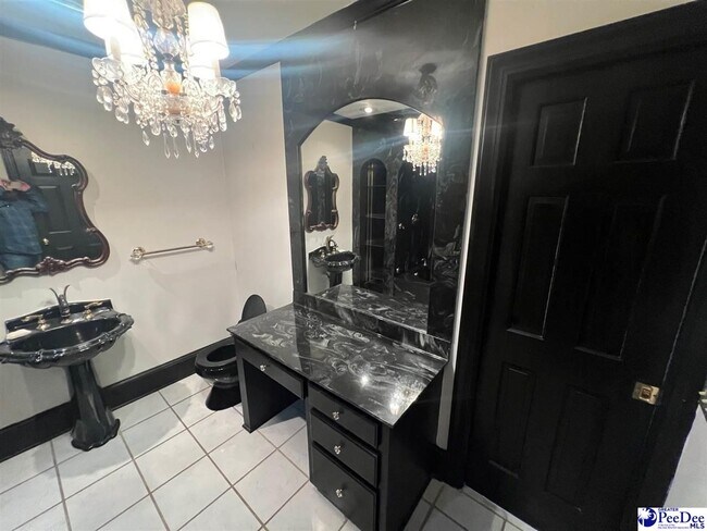 Building Photo - 500 W Pine St