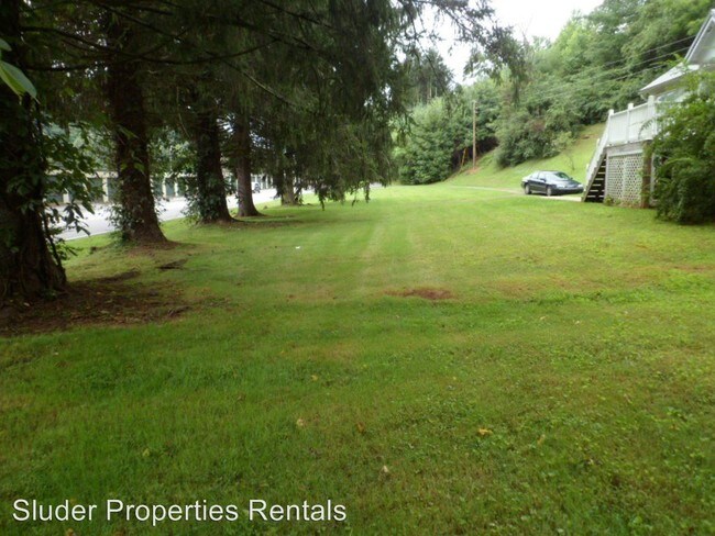Building Photo - 3 br, 1 bath House - 2295 Skyland Dr