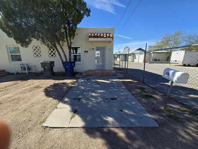 Building Photo - 818 S Arizona Ave