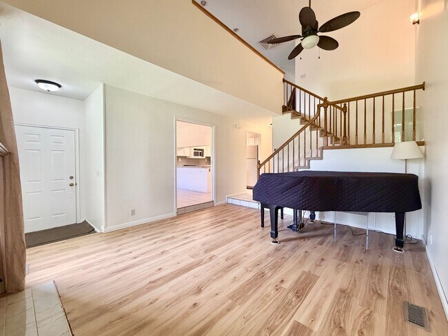 Foto del edificio - 8758 Oak Park Cir