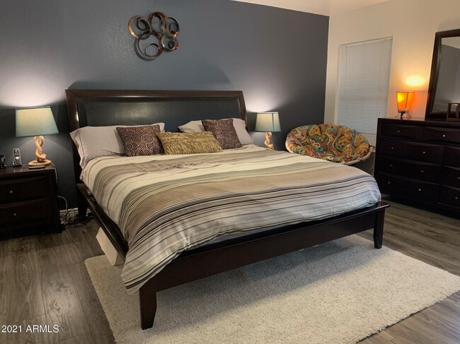 Building Photo - 1190 N Meadows Dr