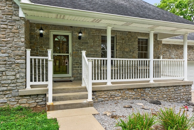 Building Photo - 133 Foxtail Dr