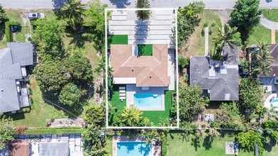 Building Photo - 10801 Peachtree Dr