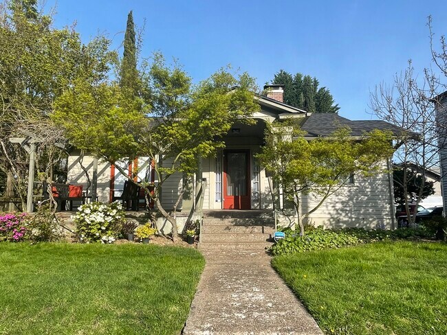 Fachada del Bungalow 437 - 437 NW 6th St