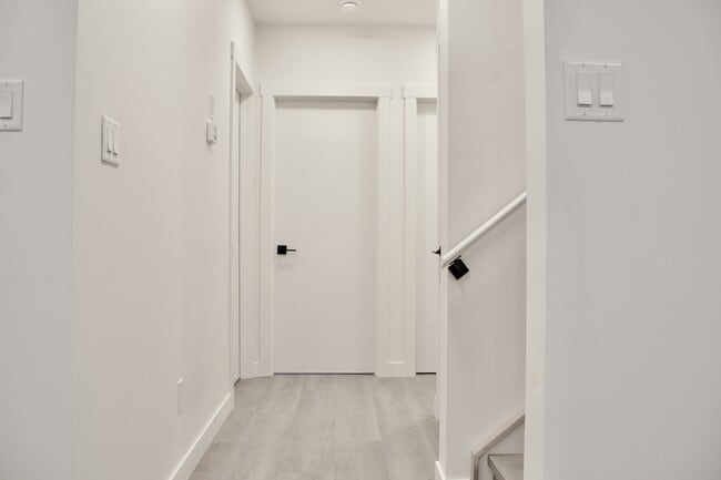 Photo du bâtiment - 9703 174 St NW