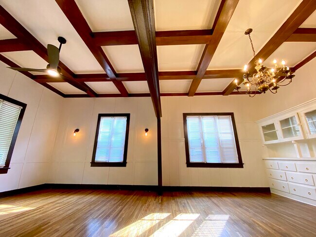 Building Photo - 10603 Palms Blvd