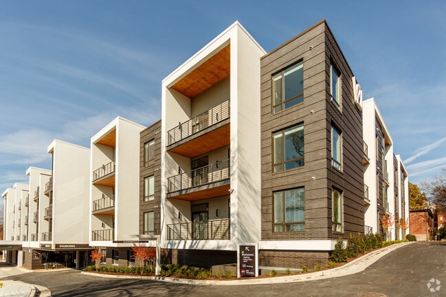 Building Photo - Village 21