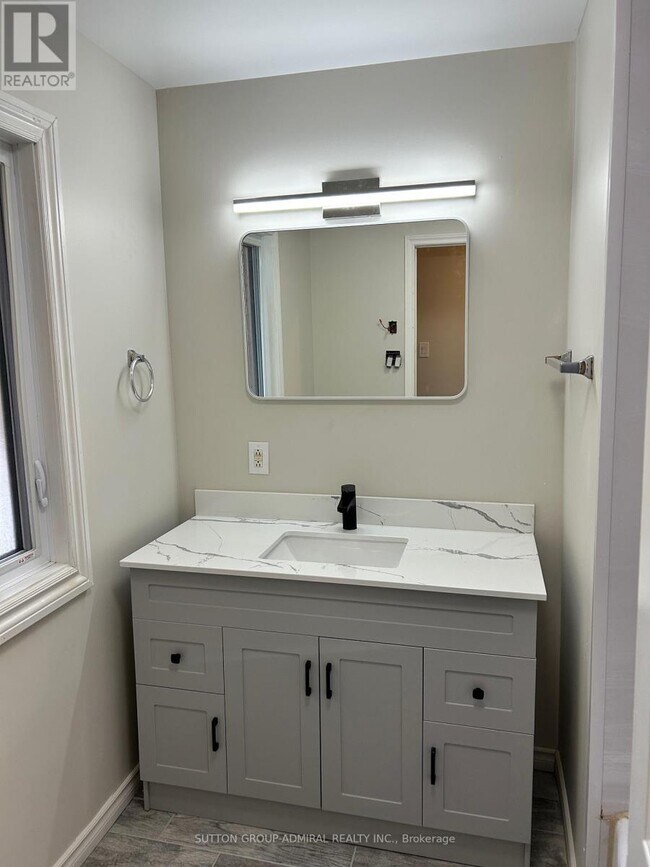 Photo du bâtiment - 166 Kulpin Ave