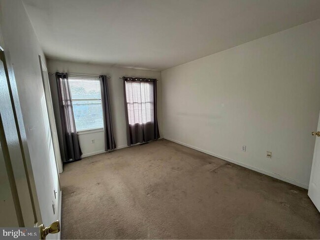 Building Photo - 328 Lincoln Ave