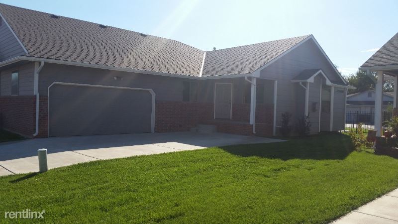 Primary Photo - 221 E Kellogg St