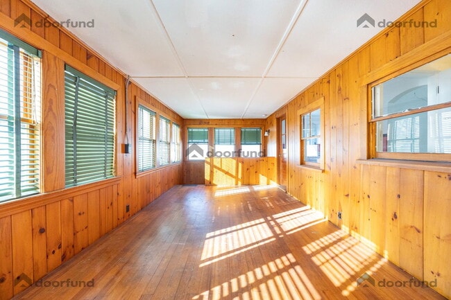 Building Photo - 12 Page St