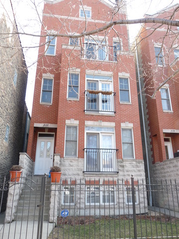 Foto principal - 2137 W Addison St