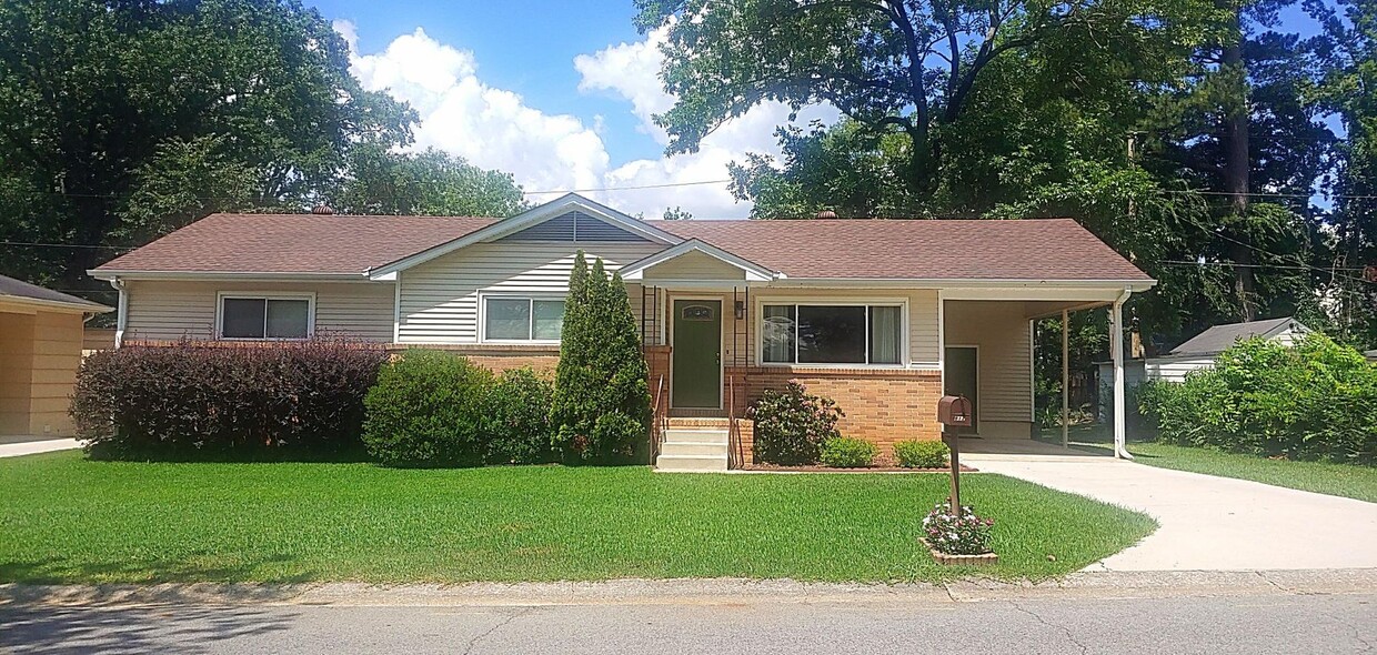 Primary Photo - 3 BR, 2 Bath Home Available in Homewood