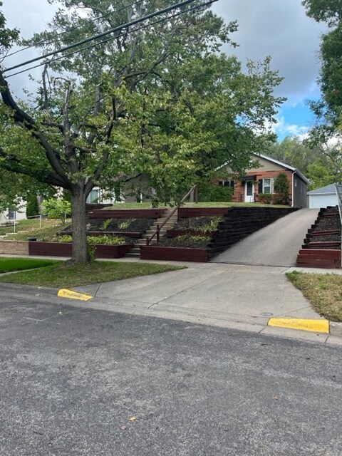 Street View - 1833 Margaret St