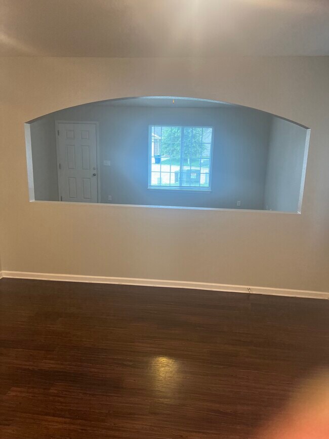 Sala de estar desde la cocina - 24498 Tupelo Ln