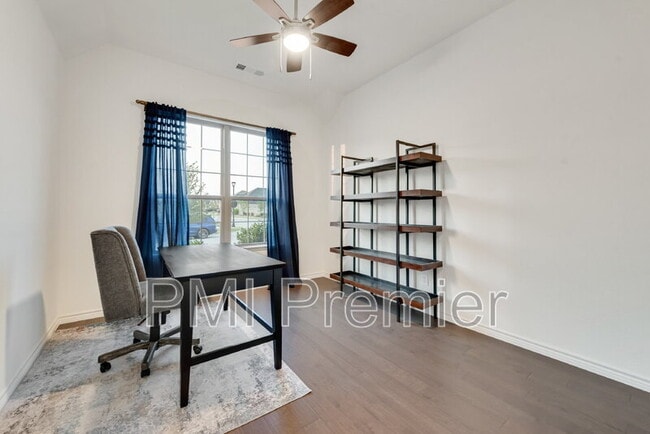 Foto del edificio - 2901 Little Wonder Ln
