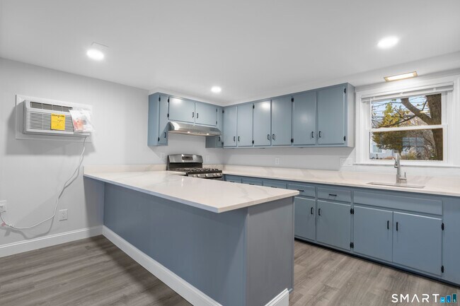 Building Photo - 43 Elmwood Ave