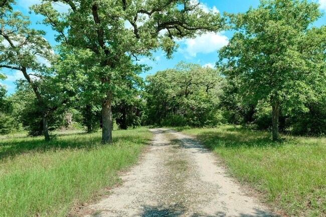 Building Photo - 1170 County Rd B