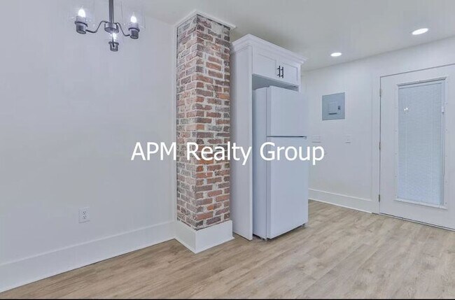 Building Photo - Executive Downtown Living