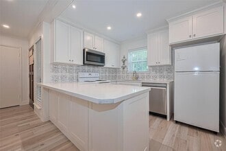 Building Photo - 887 Wax Myrtle Ln