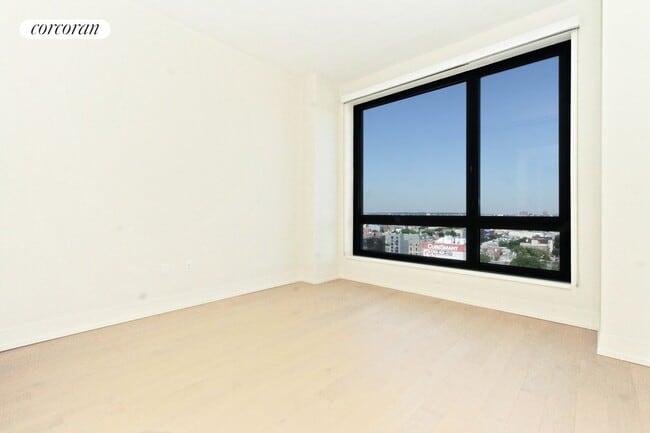 Building Photo - 550 Vanderbilt Ave