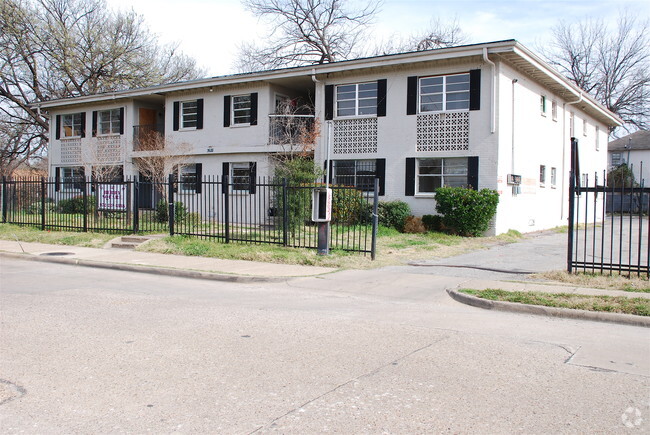 Building Photo - Pine Apartments