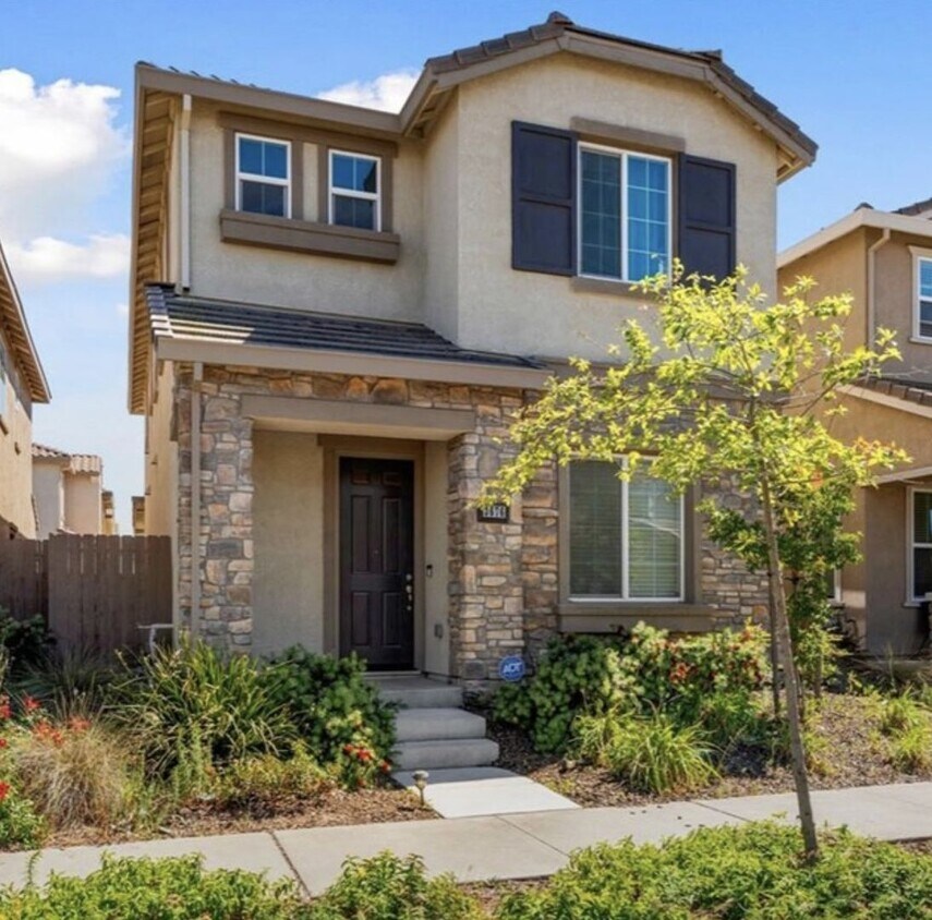 Primary Photo - North Natomas 3 Bedroom with Loft attached...