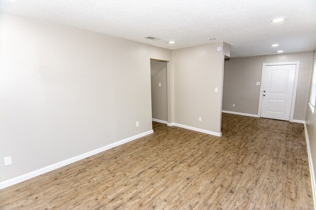 Building Photo - 1667 Northwood St