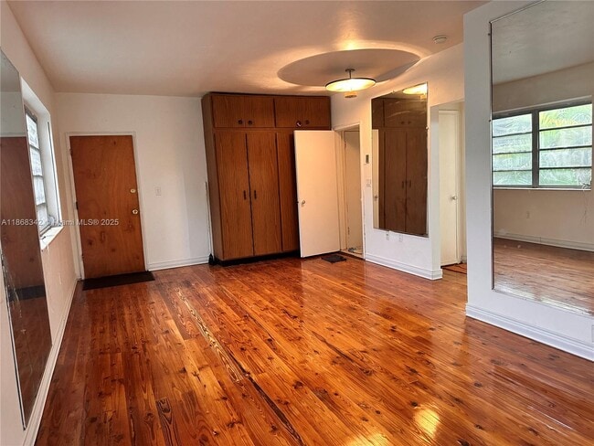 Foto del edificio - 4740 Pine Tree Dr