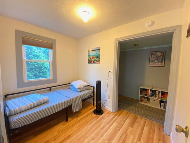 Foto del edificio - Furnished 2 Bed, 1 Bath home available in Campton!