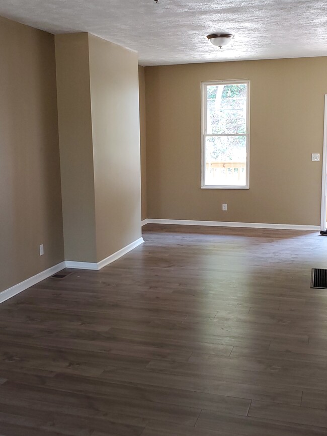 living room - 2903 California Ave